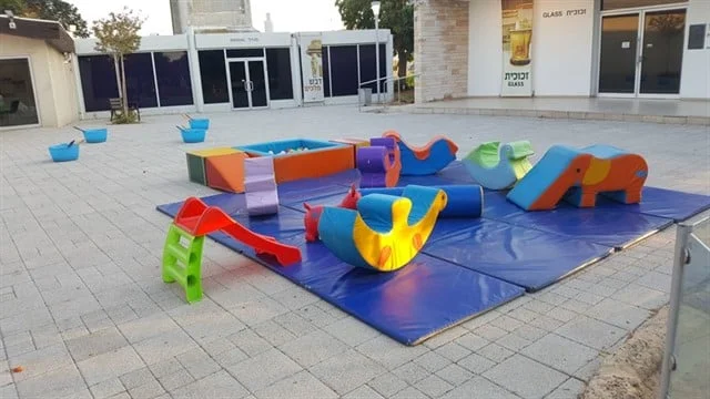 בריכת כדורים 1×1 מטר