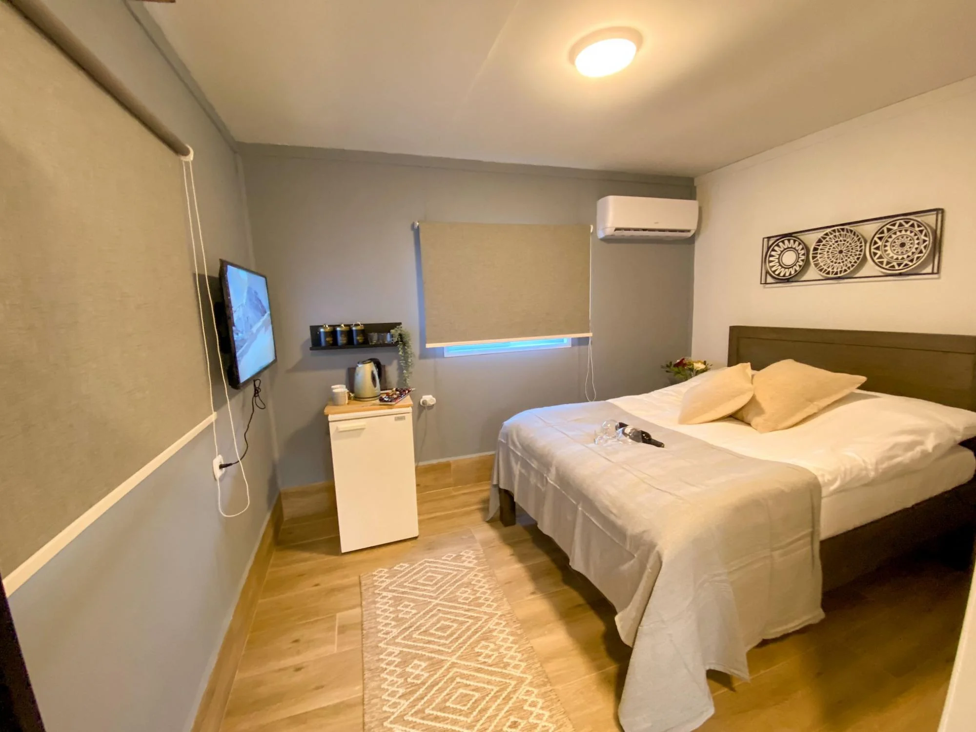 אצל זהבה - לוגו